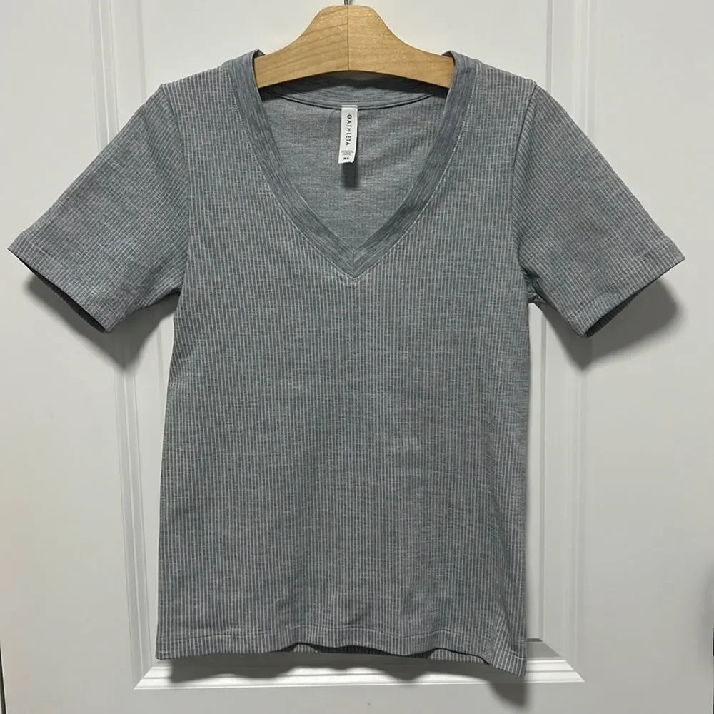 Athleta |βGrey Seamless V-Neck Athletic T-Shirts For Women Short Sleeves size XS
